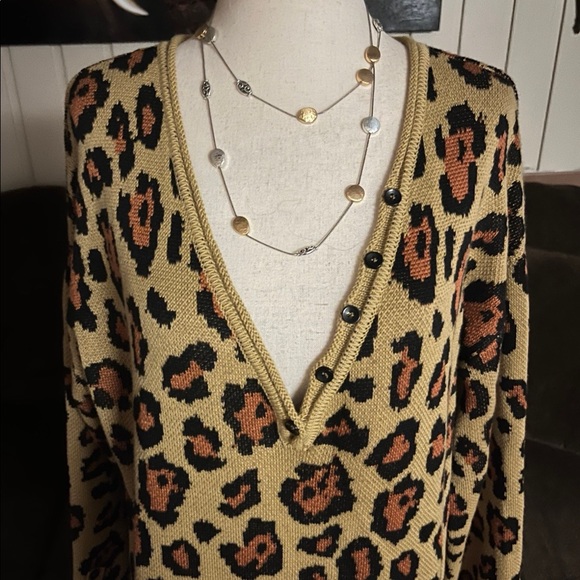 Lucky & Blessed • Women • Safari Design • Large • Brown/ Black •Tunic Sweater - Picture 12 of 16